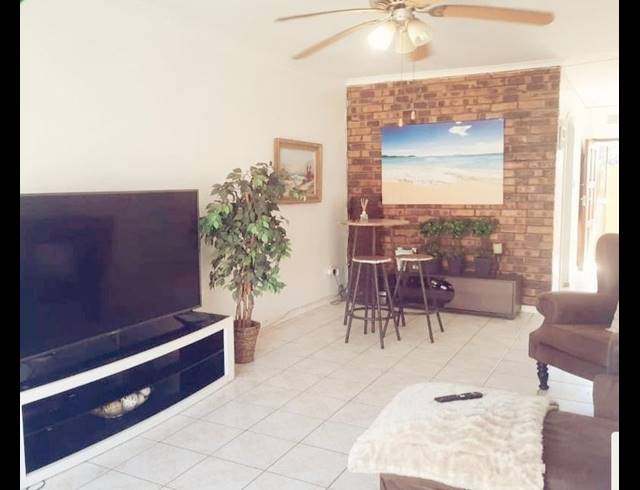 2 BEDROOM APARTMENT FOR SALE IN WARNER BEACH